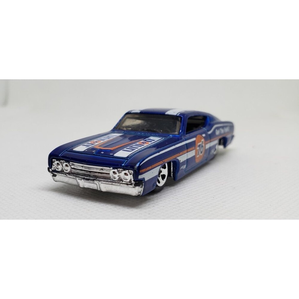 1969 69 Ford Torino Talladega Collectible 1/64 Scale Diecast Diorama Model